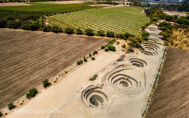 Vista aérea de los acueductos de Cantalloc